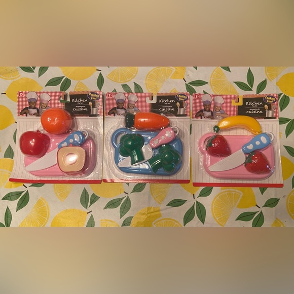 NEW Kitchen Play set BUNDLE!!!  Plastic Fruit, veggies, cutting board & knife - Picture 1 of 4